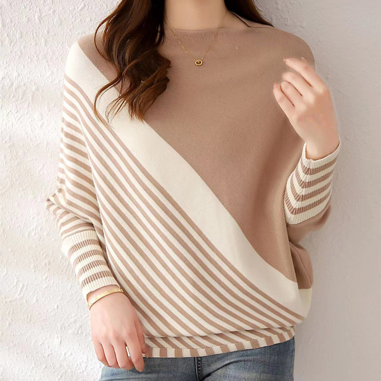 Women's Contrast Color Batwing Sleeve Sweater