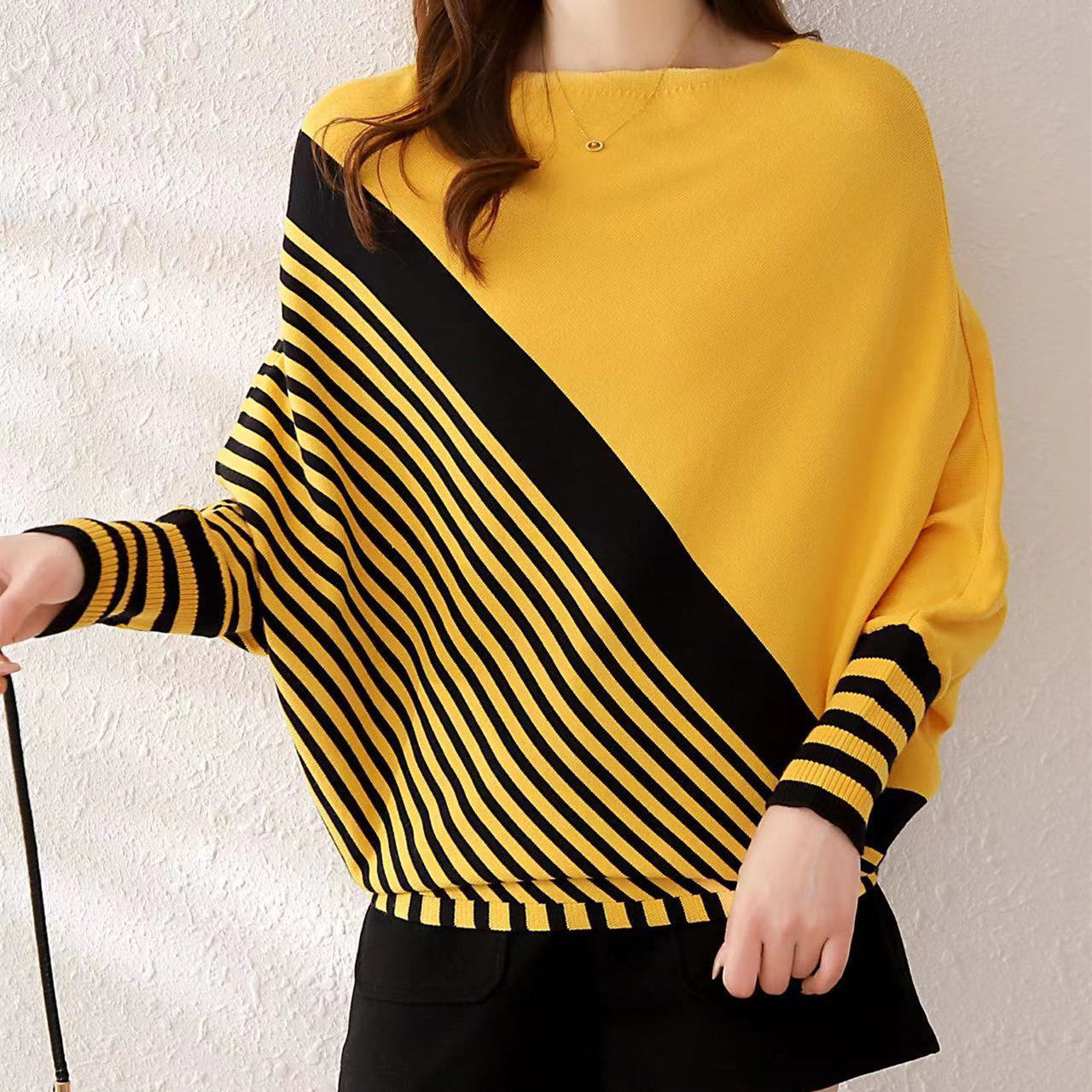 Women's Contrast Color Batwing Sleeve Sweater